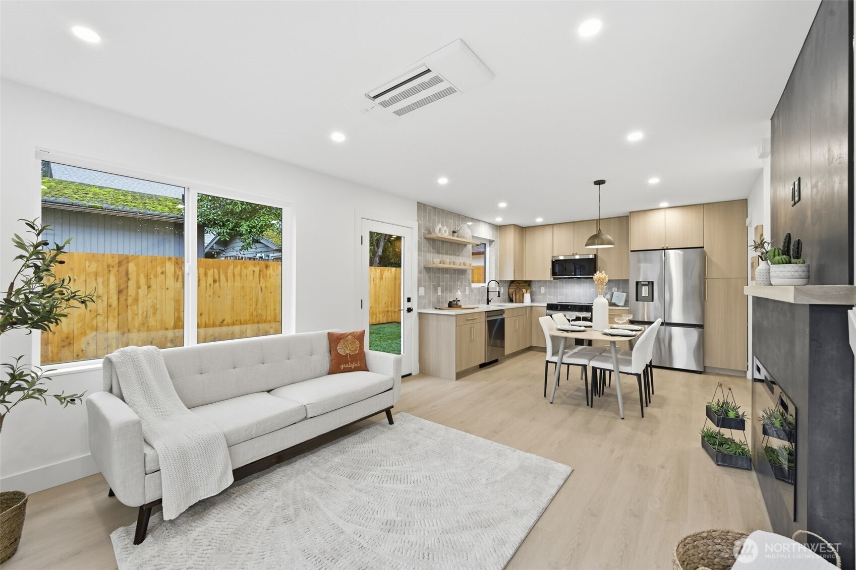 Seattle, Washington, 98133, United States, 3 Bedrooms Bedrooms, ,2 BathroomsBathrooms,Residential,For Sale,1992896