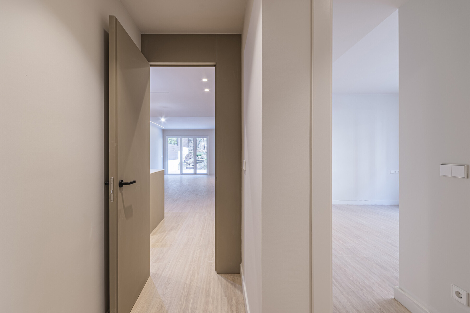  Fantastic renovated apartment with large garden at the living room level - 物件實景