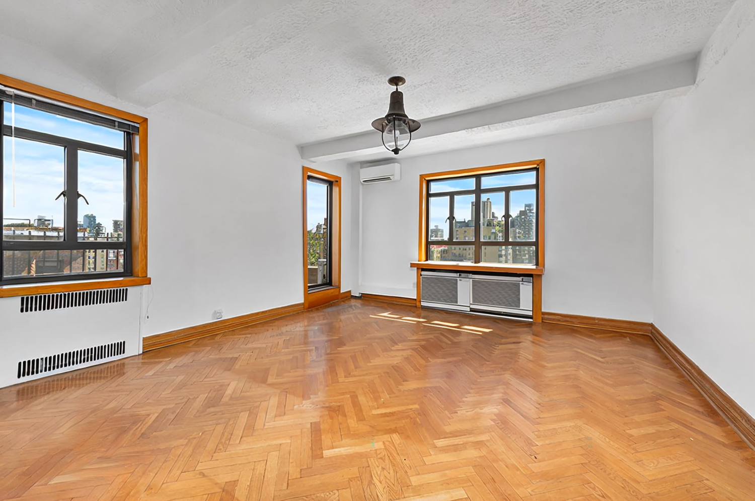 New York City, New York, 10024, United States, 4 Bedrooms Bedrooms, ,3 BathroomsBathrooms,Residential,For Sale,1760875