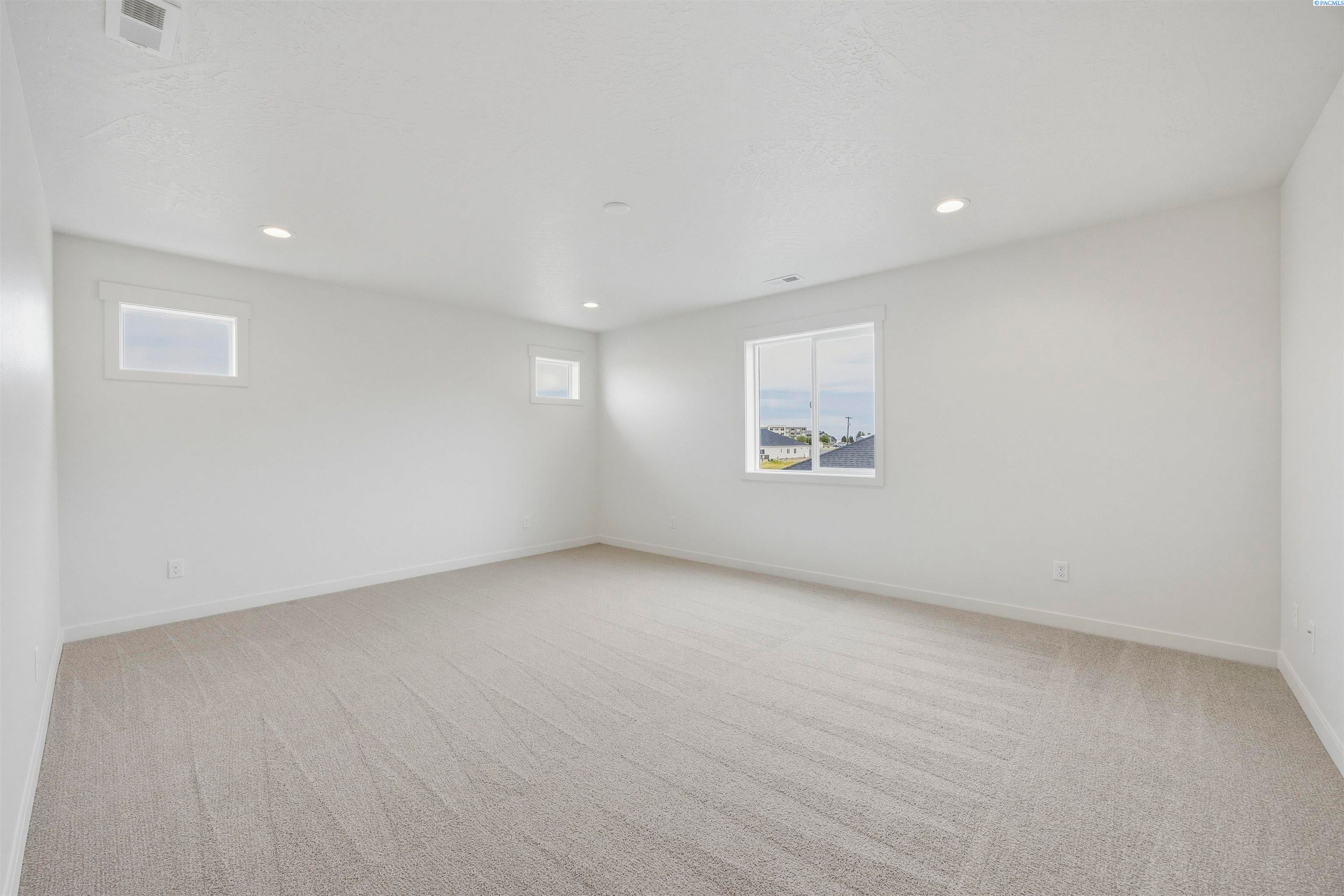 Prosser, Washington, 99350, United States, 5 Bedrooms Bedrooms, ,3 BathroomsBathrooms,Residential,For Sale,2028032