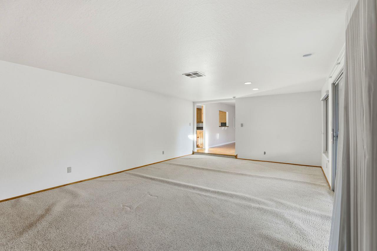 Sacramento, California, 95822, United States, 3 Bedrooms Bedrooms, ,2 BathroomsBathrooms,Residential,For Sale,1989013