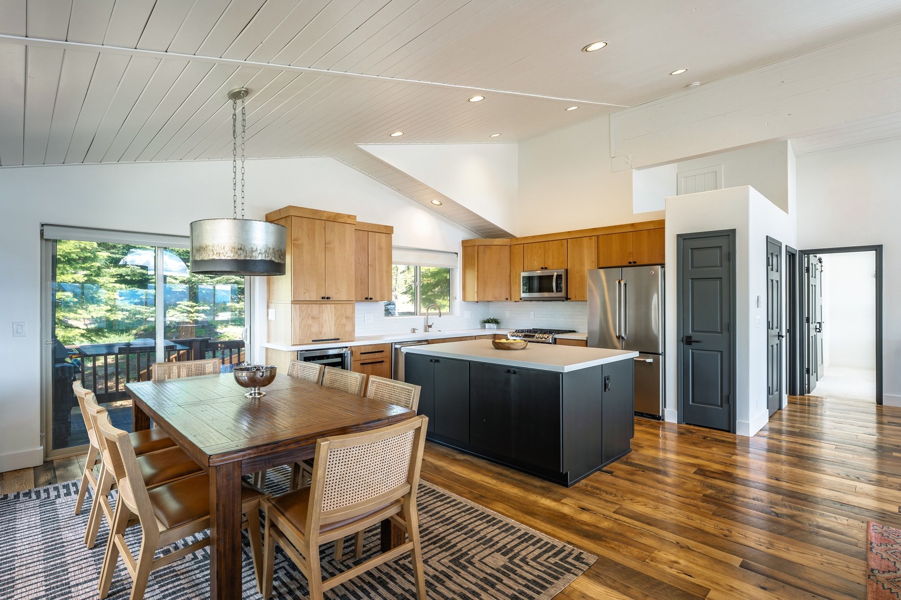  Modern Tahoe Donner Retreat with Panoramic Mountain Views & Elevated Living - 物件實景