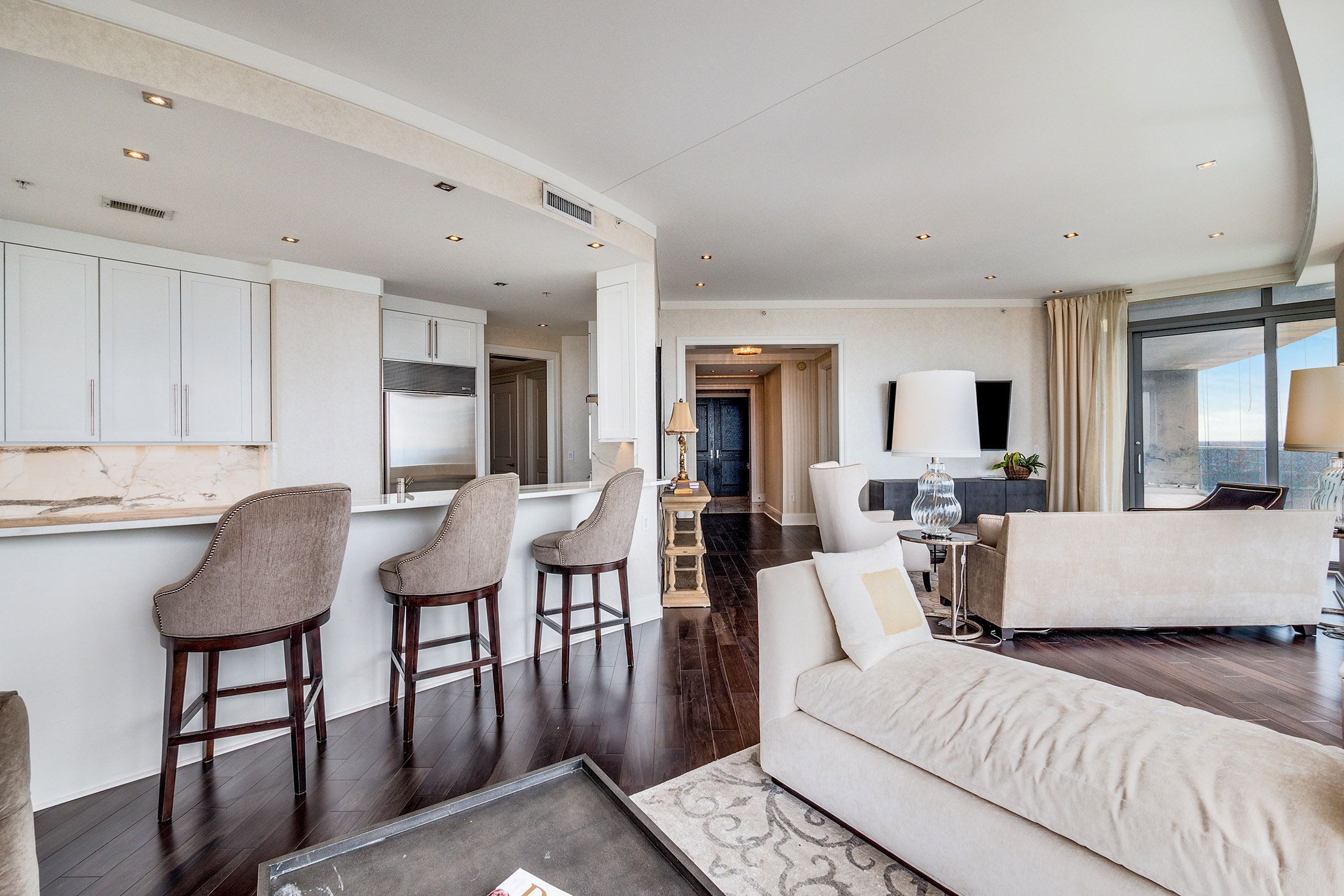  Exceptional Corner Unit with Stunning Skyline Views - 物件實景