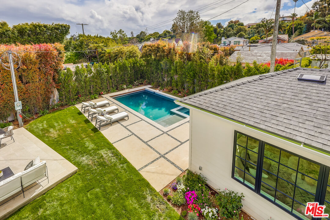 Los Angeles, California, 90049, United States, 7 Bedrooms Bedrooms, ,4 BathroomsBathrooms,Residential,For Sale,1912461