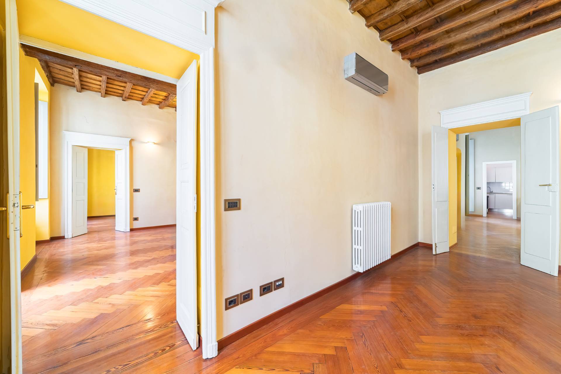 Torino, Torino, 10100, IT, 3 Bedrooms Bedrooms, ,1 BathroomBathrooms,Residential,For Sale,1925782