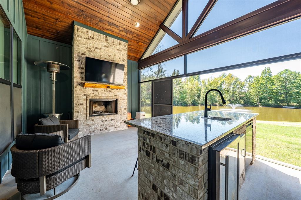 Mineola, Texas, 75773, United States, 3 Bedrooms Bedrooms, ,3 BathroomsBathrooms,Residential,For Sale,1947145