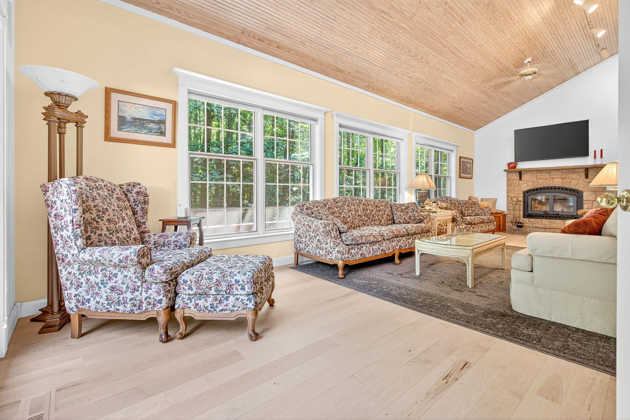 Kaukauna, Wisconsin, 54130-2900, United States, 3 Bedrooms Bedrooms, ,3 BathroomsBathrooms,Residential,For Sale,1916177