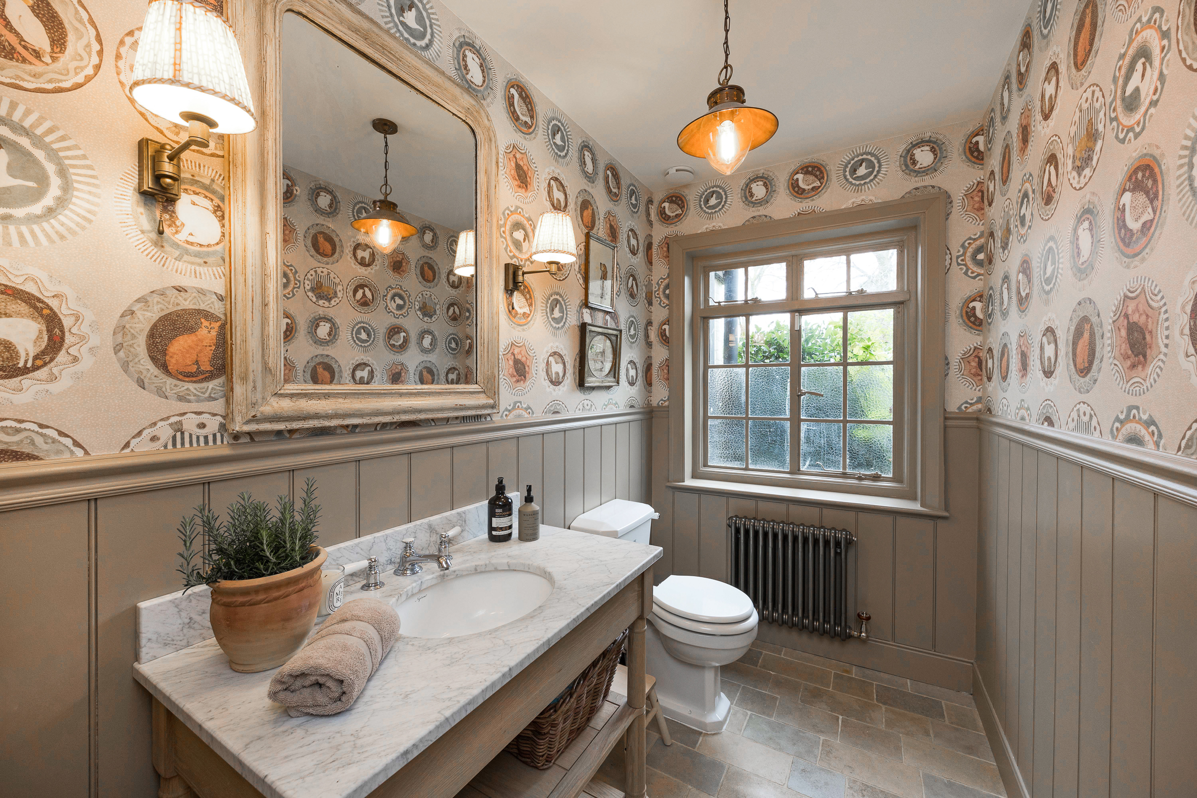  A Characterful New Forest Country House with Cottage, Stables and Barn - 物件實景