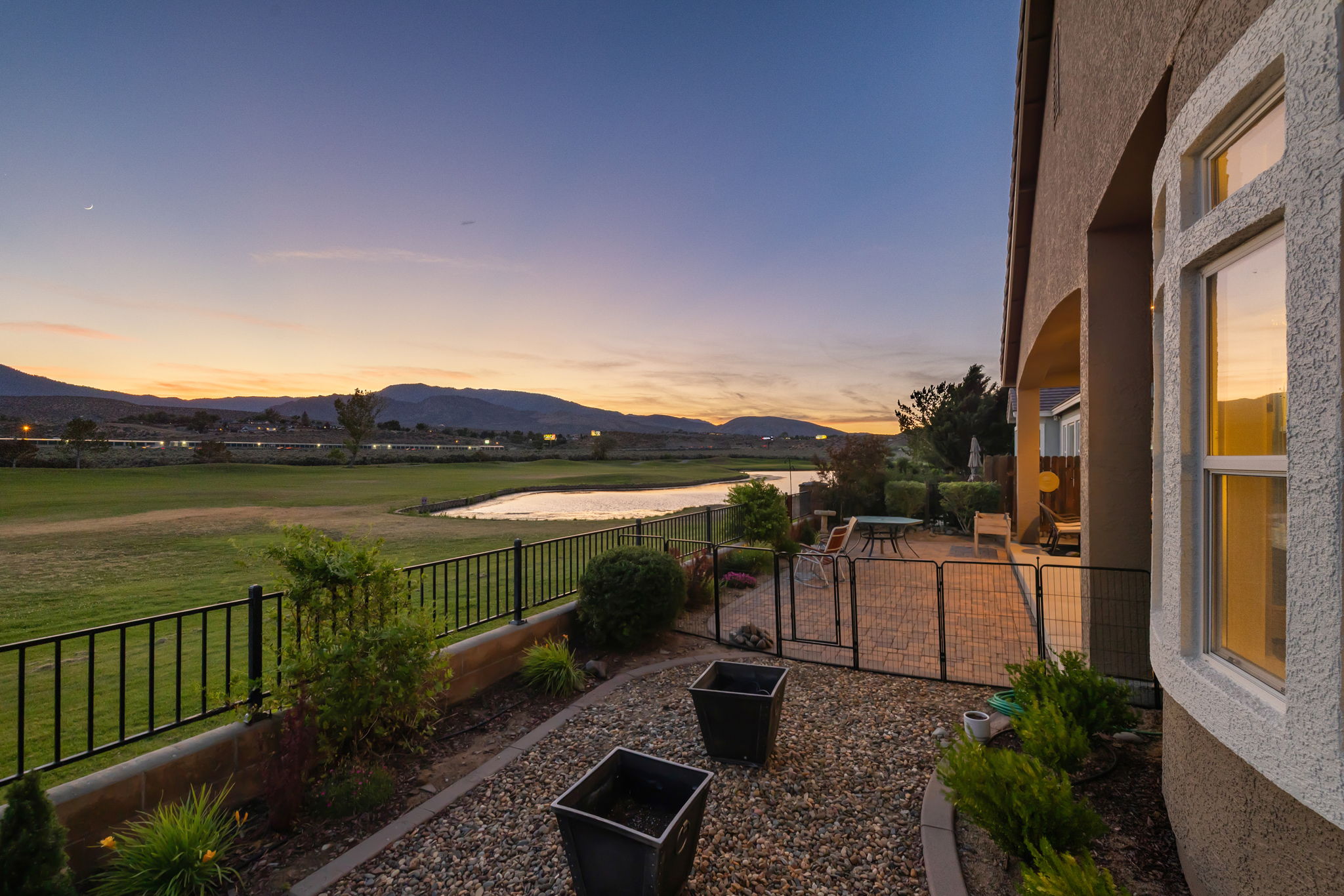  Refined Minden Living with Designer Touches and Captivating Mountain Views - 物件實景