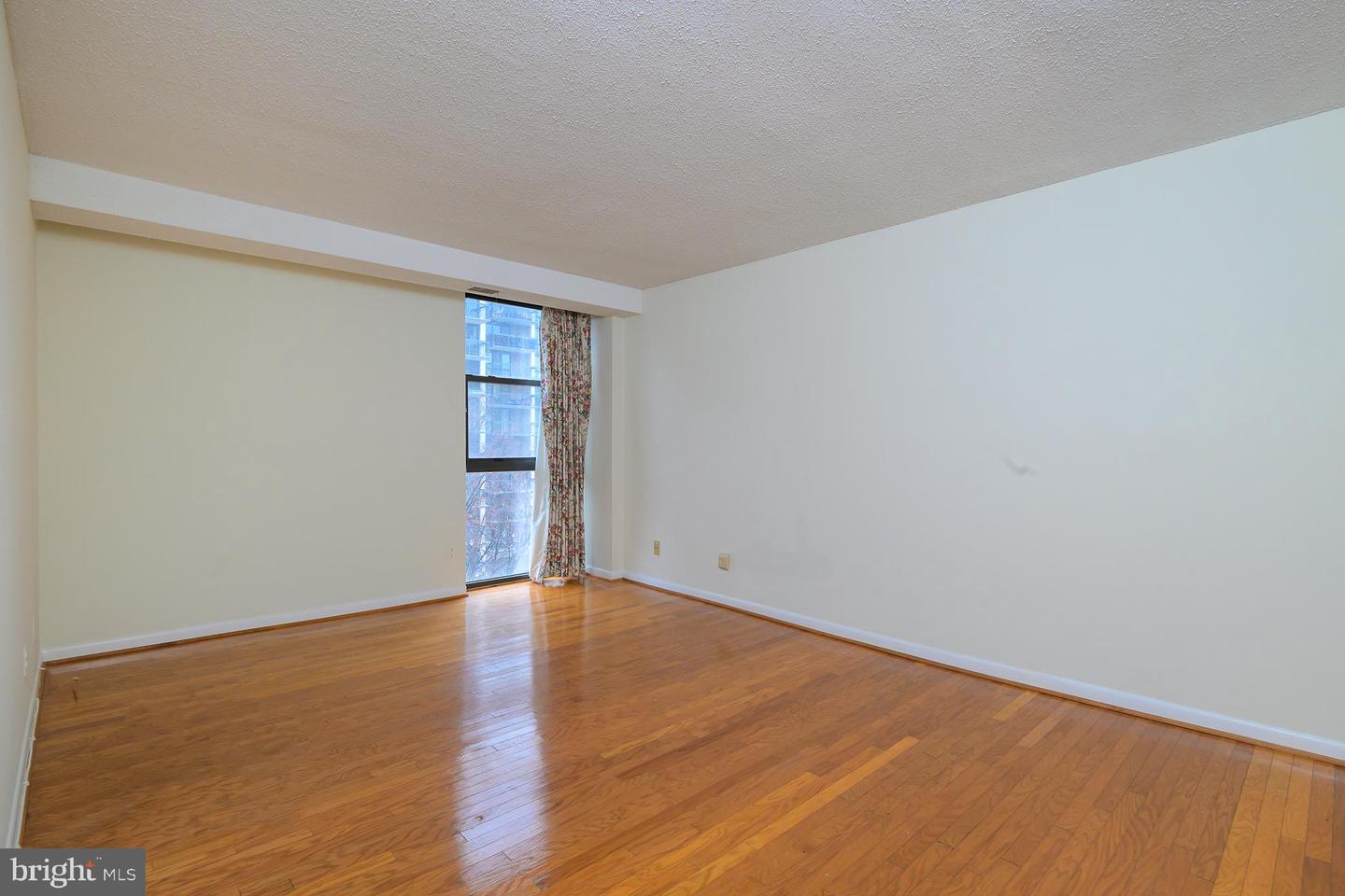 Arlington, Virginia, 22204, United States, 2 Bedrooms Bedrooms, ,2 BathroomsBathrooms,Residential,For Sale,1996960