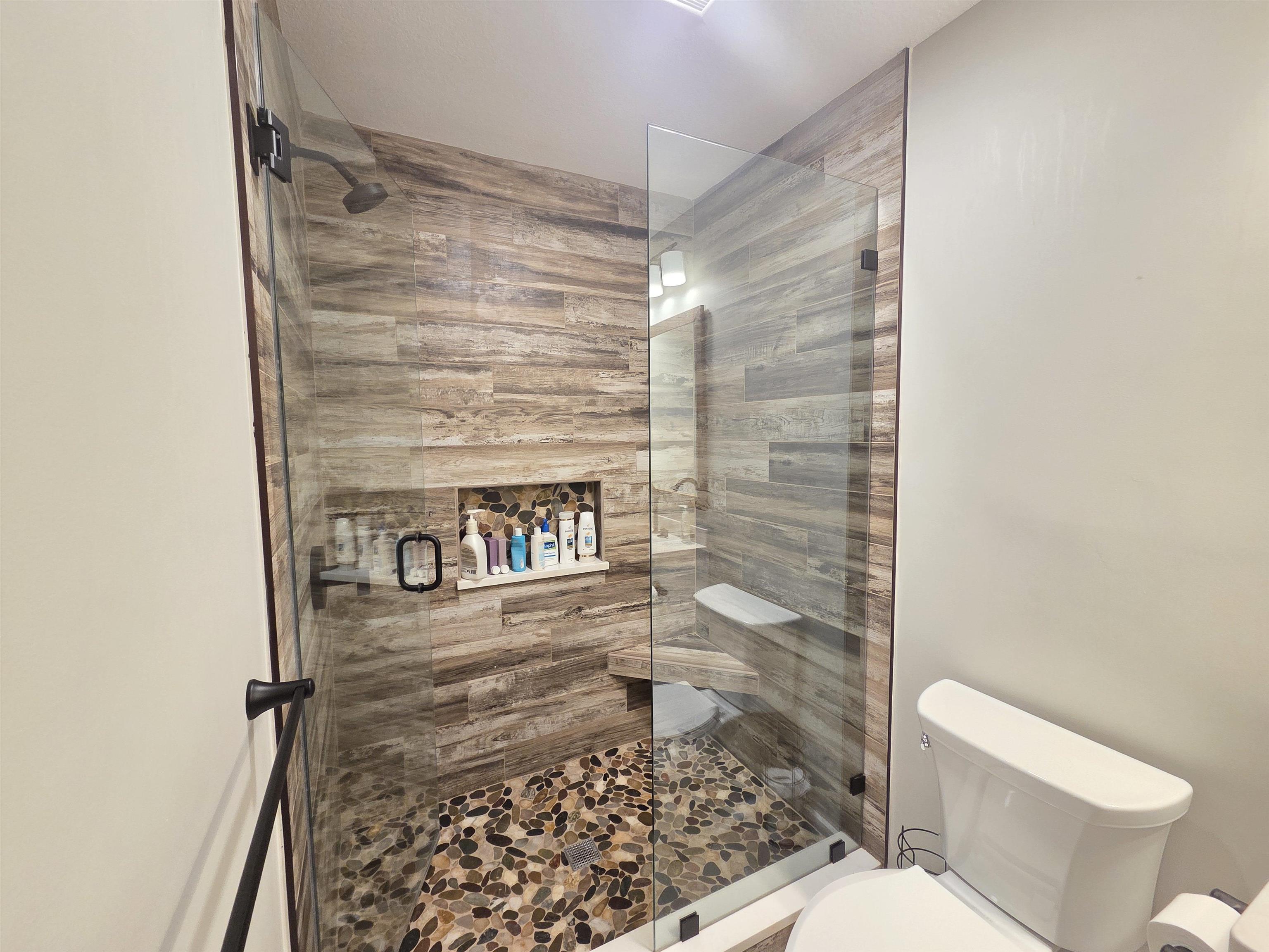 Lincoln, New Hampshire, 03251, United States, 3 Bedrooms Bedrooms, ,2 BathroomsBathrooms,Residential,For Sale,1987969