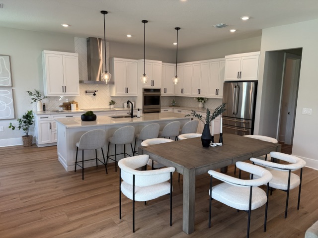 Tampa, Florida, 33611, United States, 5 Bedrooms Bedrooms, ,4 BathroomsBathrooms,Residential,For Sale,1992381
