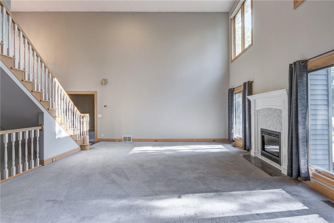 Eau Claire, Wisconsin, 54701, United States, 5 Bedrooms Bedrooms, ,4 BathroomsBathrooms,Residential,For Sale,1976179