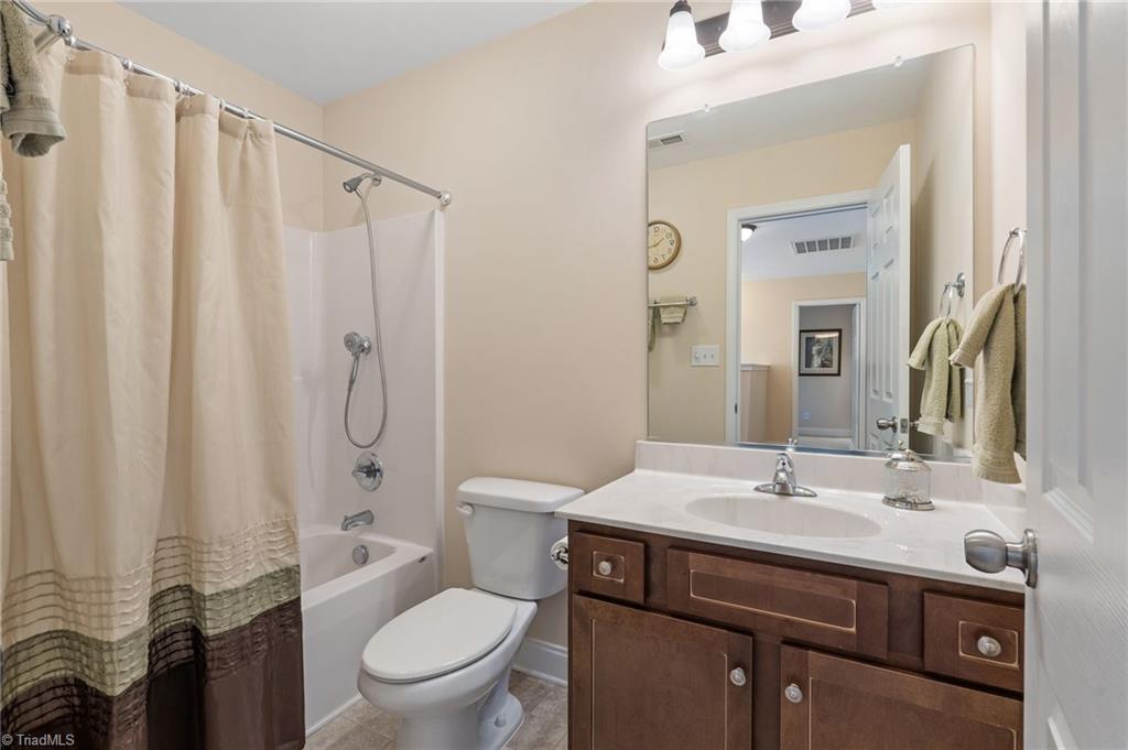 Lewisville, North Carolina, 27023, United States, 5 Bedrooms Bedrooms, ,4 BathroomsBathrooms,Residential,For Sale,1890092