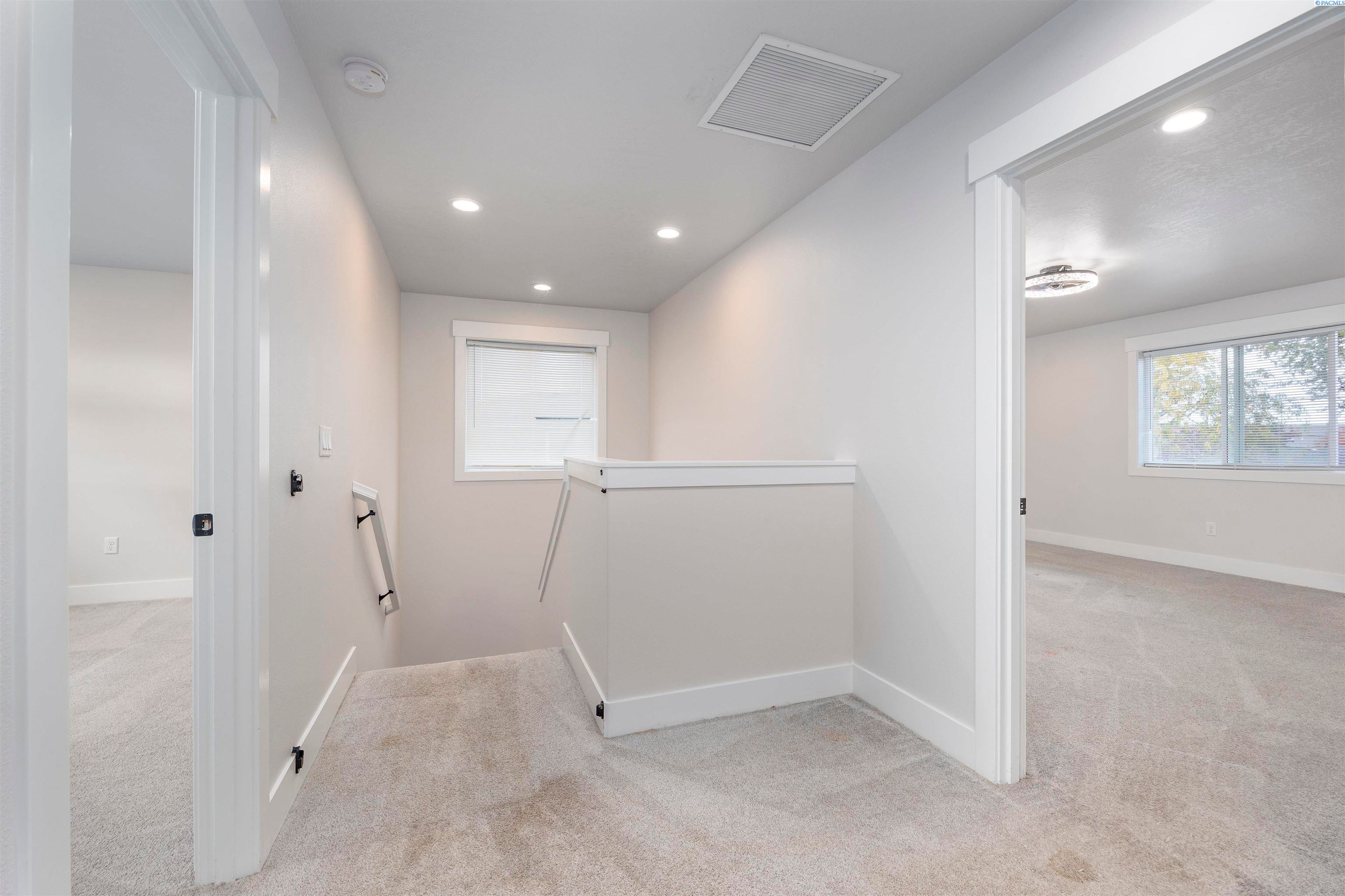 Grandview, Washington, 98930, United States, 5 Bedrooms Bedrooms, ,3 BathroomsBathrooms,Residential,For Sale,1988632