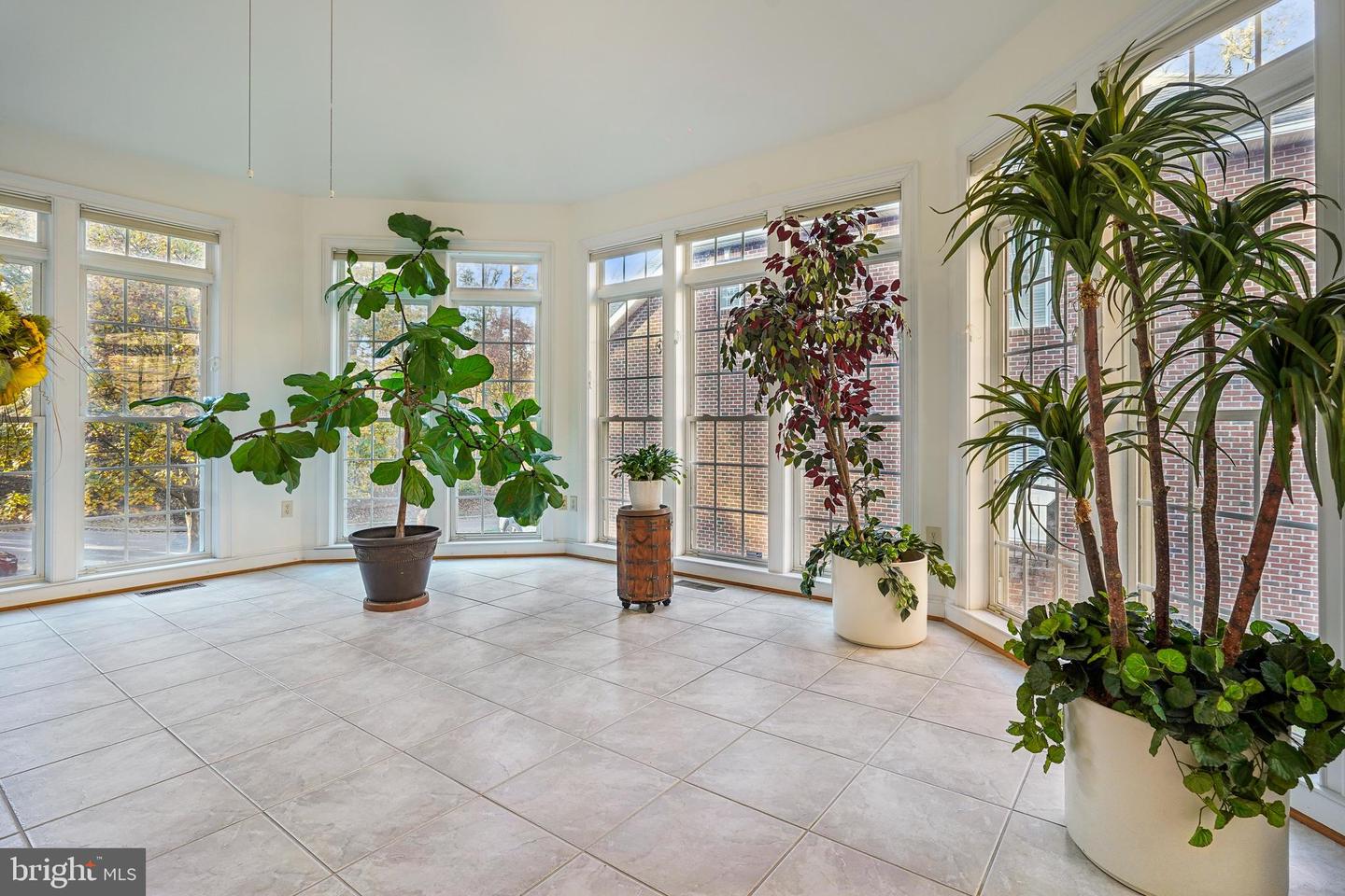 North Bethesda, Maryland, 20852, United States, 5 Bedrooms Bedrooms, ,5 BathroomsBathrooms,Residential,For Sale,1991971