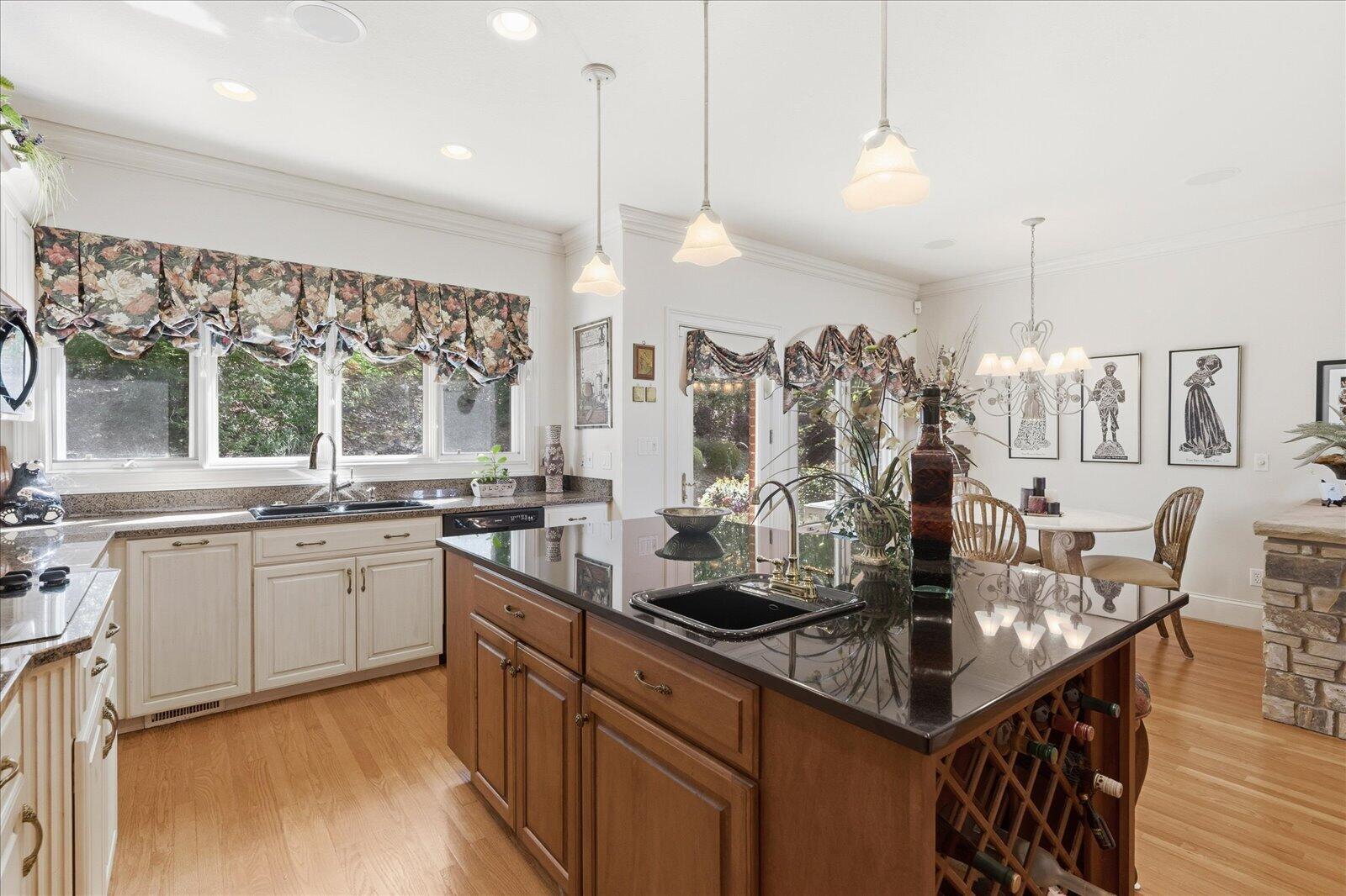 Guild, Tennessee, 37340, United States, 4 Bedrooms Bedrooms, ,5 BathroomsBathrooms,Residential,For Sale,2040612