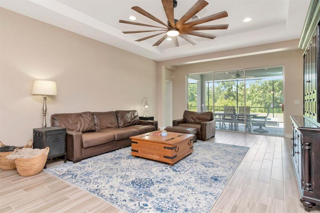 Bradenton, Florida, 34212, United States, 4 Bedrooms Bedrooms, ,4 BathroomsBathrooms,Residential,For Sale,1908693