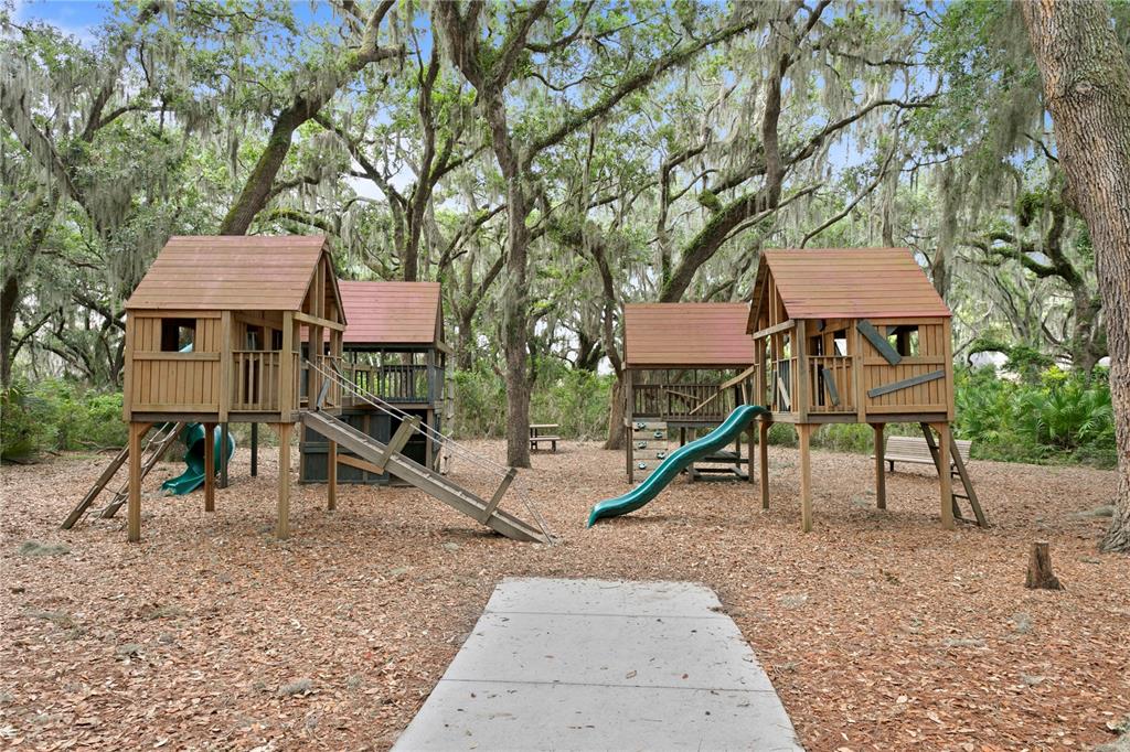 Lithia, Florida, 33547, United States, 5 Bedrooms Bedrooms, ,4 BathroomsBathrooms,Residential,For Sale,1997364