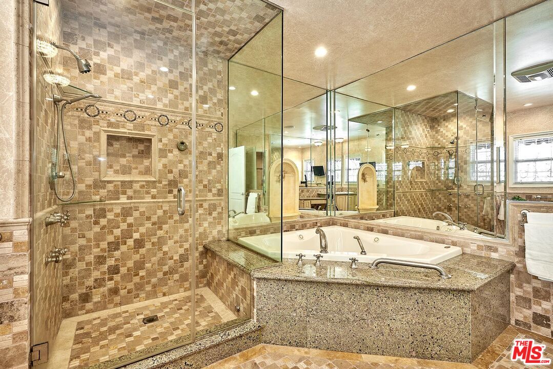 Los Angeles, California, 90004, United States, 4 Bedrooms Bedrooms, ,3 BathroomsBathrooms,Residential,For Sale,1876401