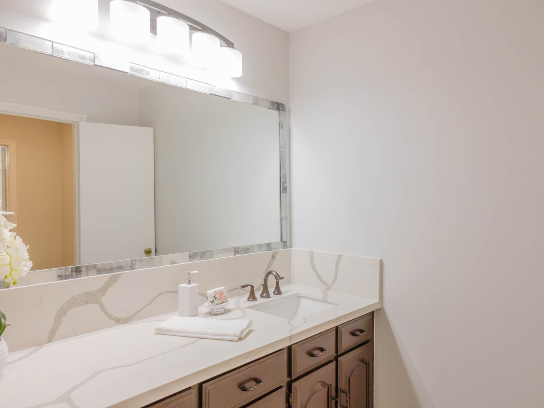 McAllen, Texas, 78504, United States, 7 Bedrooms Bedrooms, ,7 BathroomsBathrooms,Residential,For Sale,1916875