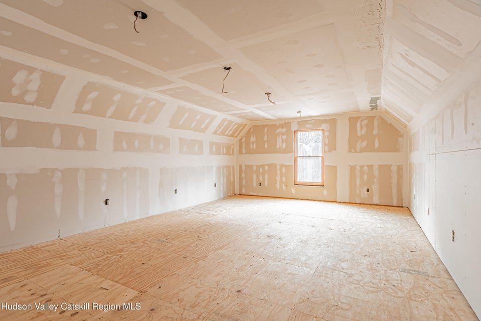 Saugerties, New York, 12477, United States, 4 Bedrooms Bedrooms, ,4 BathroomsBathrooms,Residential,For Sale,1928425