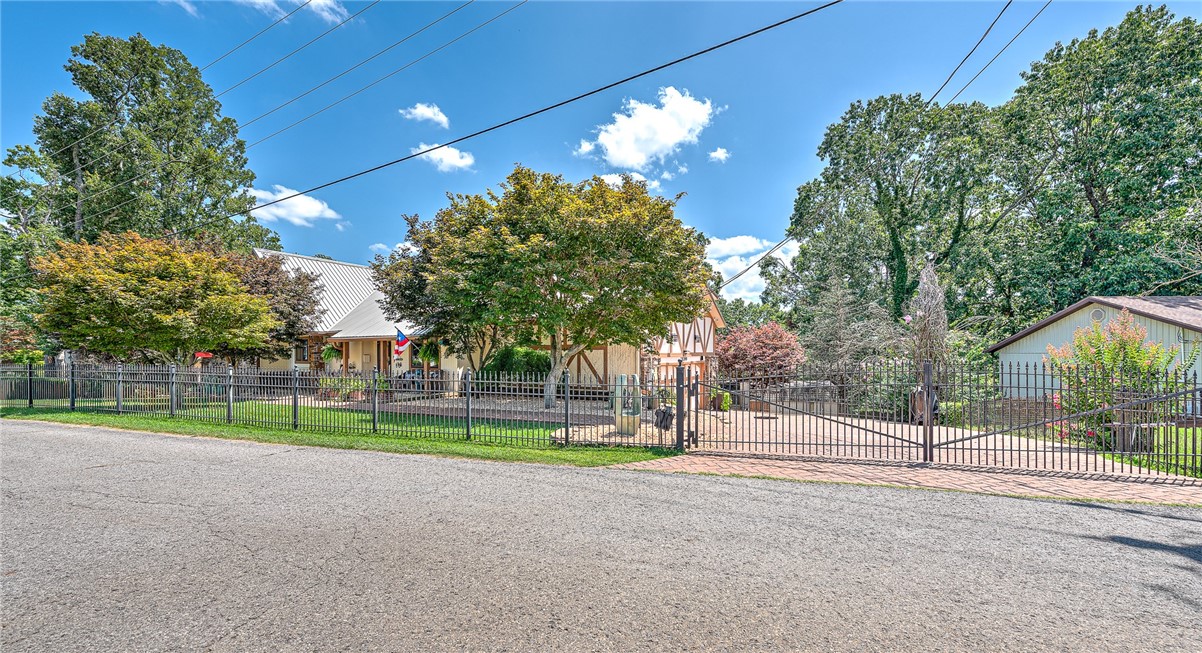 Rogers, Arkansas, 72756, United States, 4 Bedrooms Bedrooms, ,3 BathroomsBathrooms,Residential,For Sale,1901951