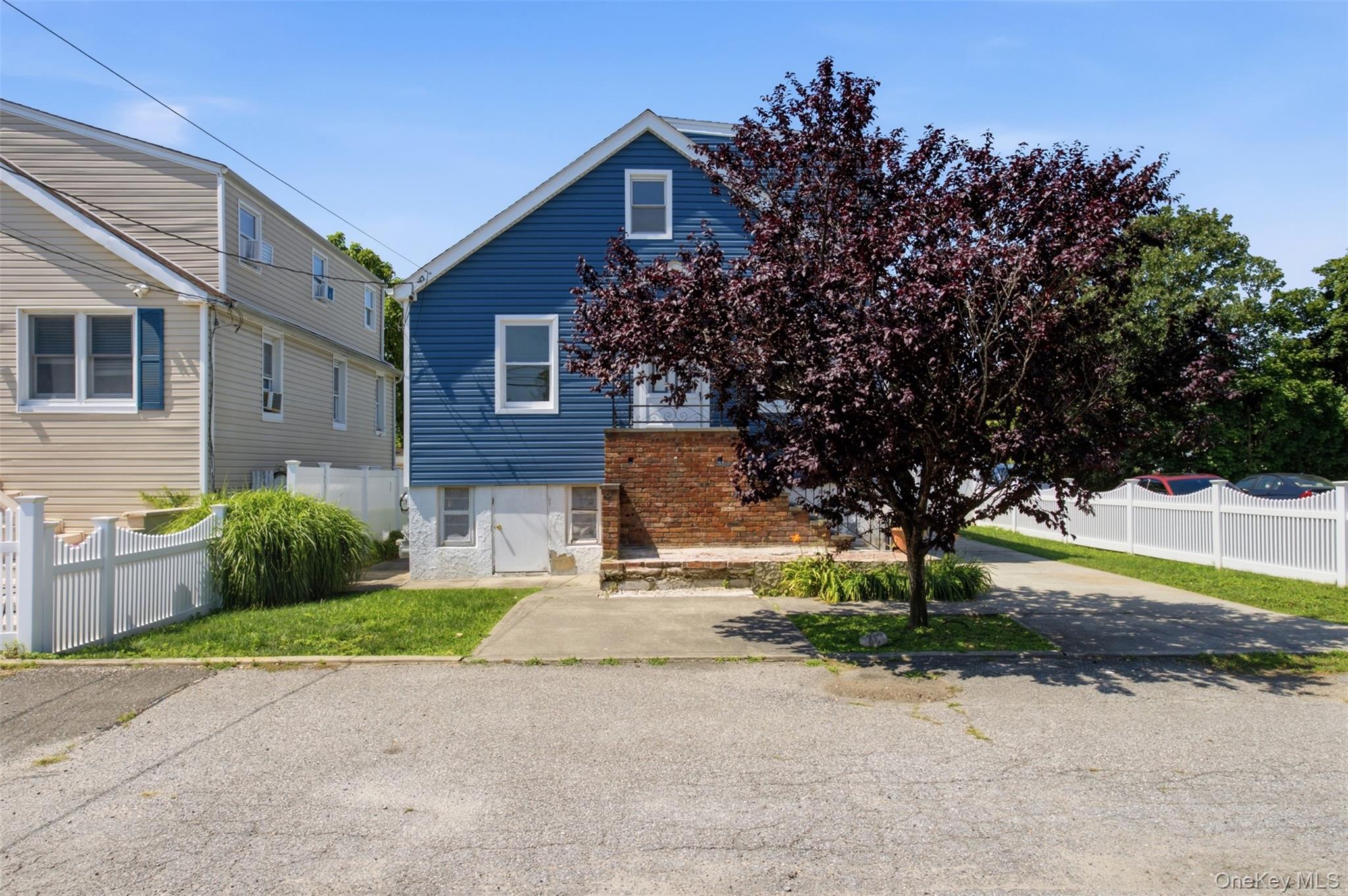 5th St, Bayville, NY 11709