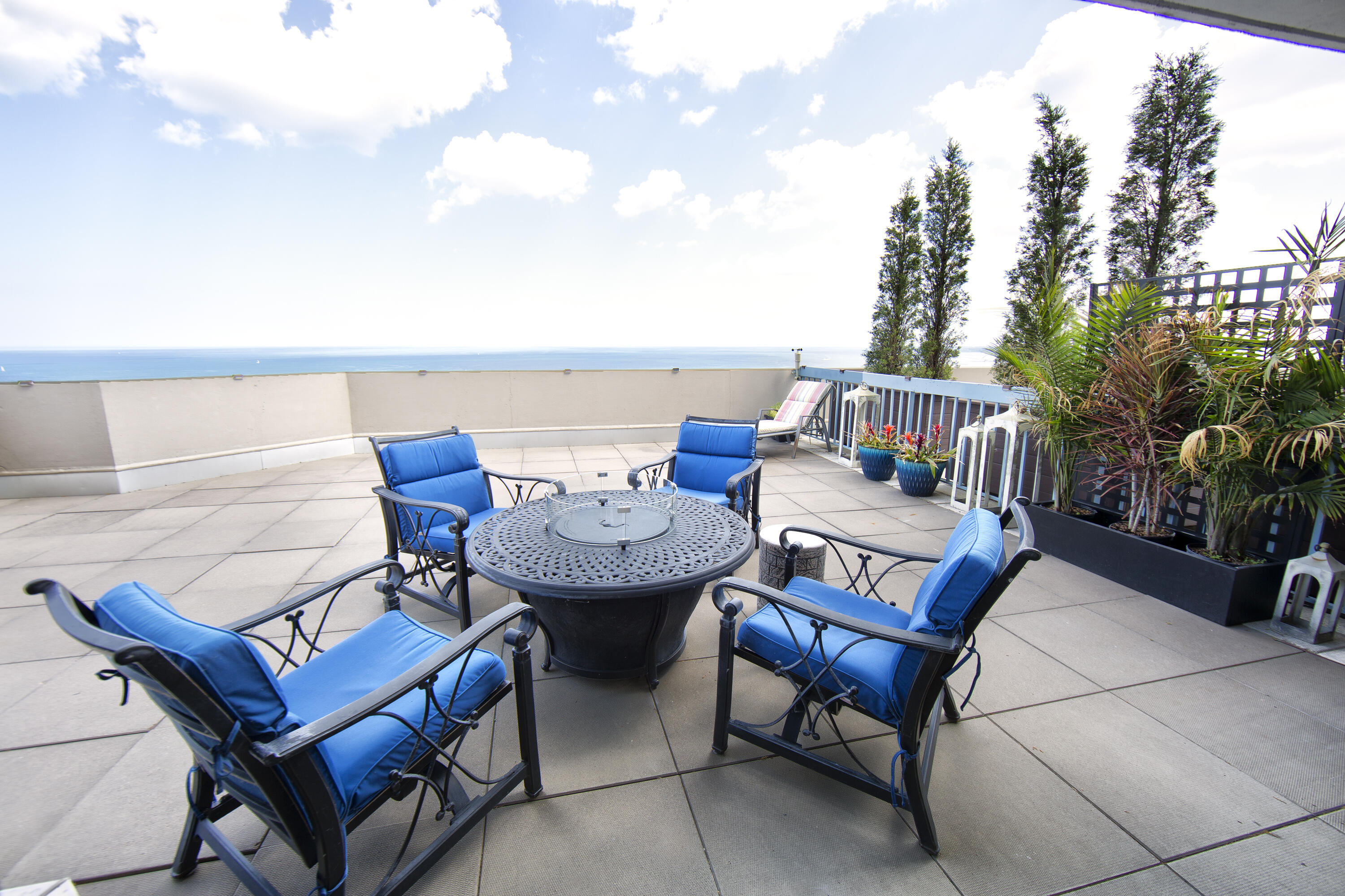 Milwaukee, Wisconsin, 53202, United States, 2 Bedrooms Bedrooms, ,3 BathroomsBathrooms,Residential,For Sale,1992022