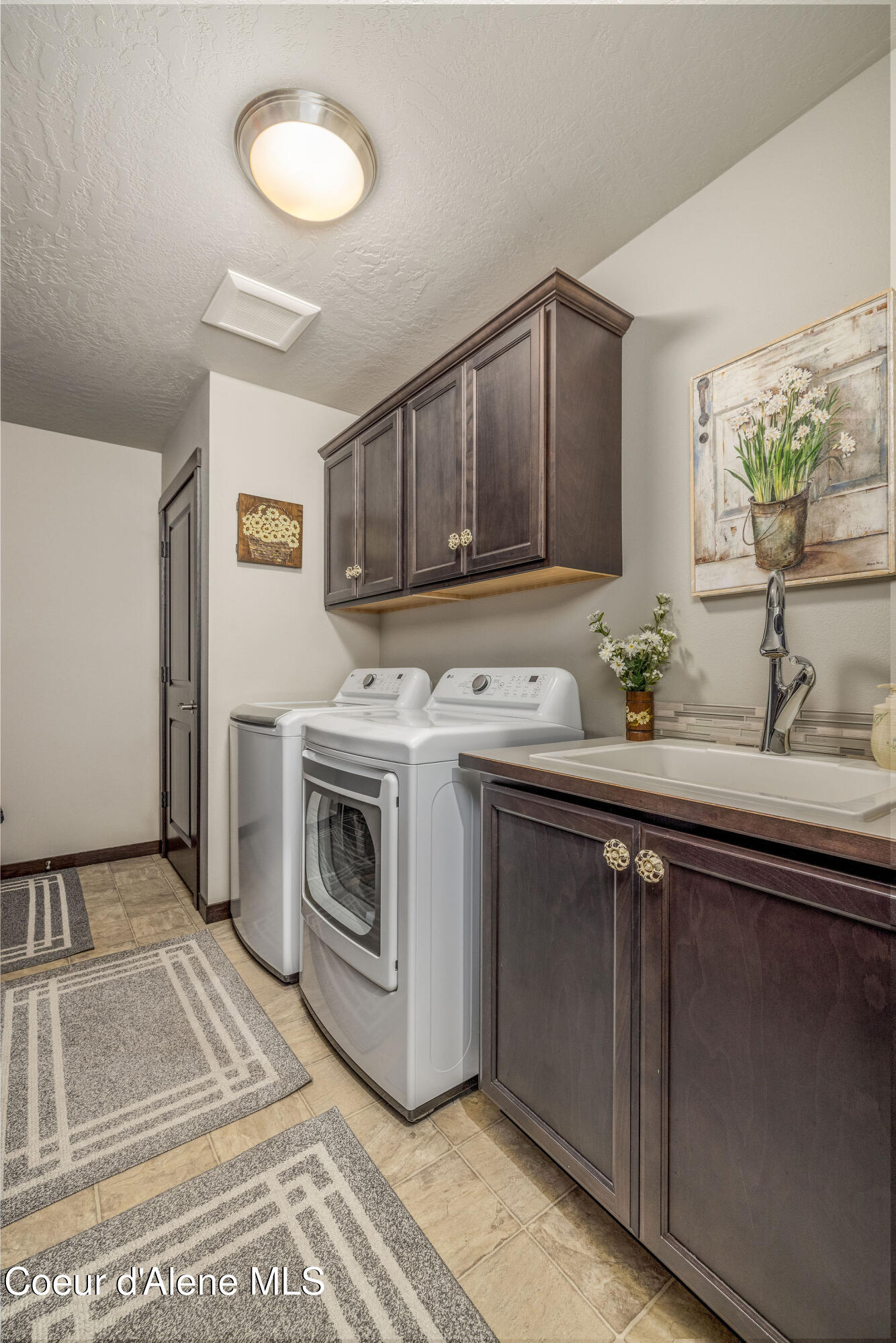 Coeur D'alene, Idaho, 83815, United States, 3 Bedrooms Bedrooms, ,1 BathroomBathrooms,Residential,For Sale,1927232