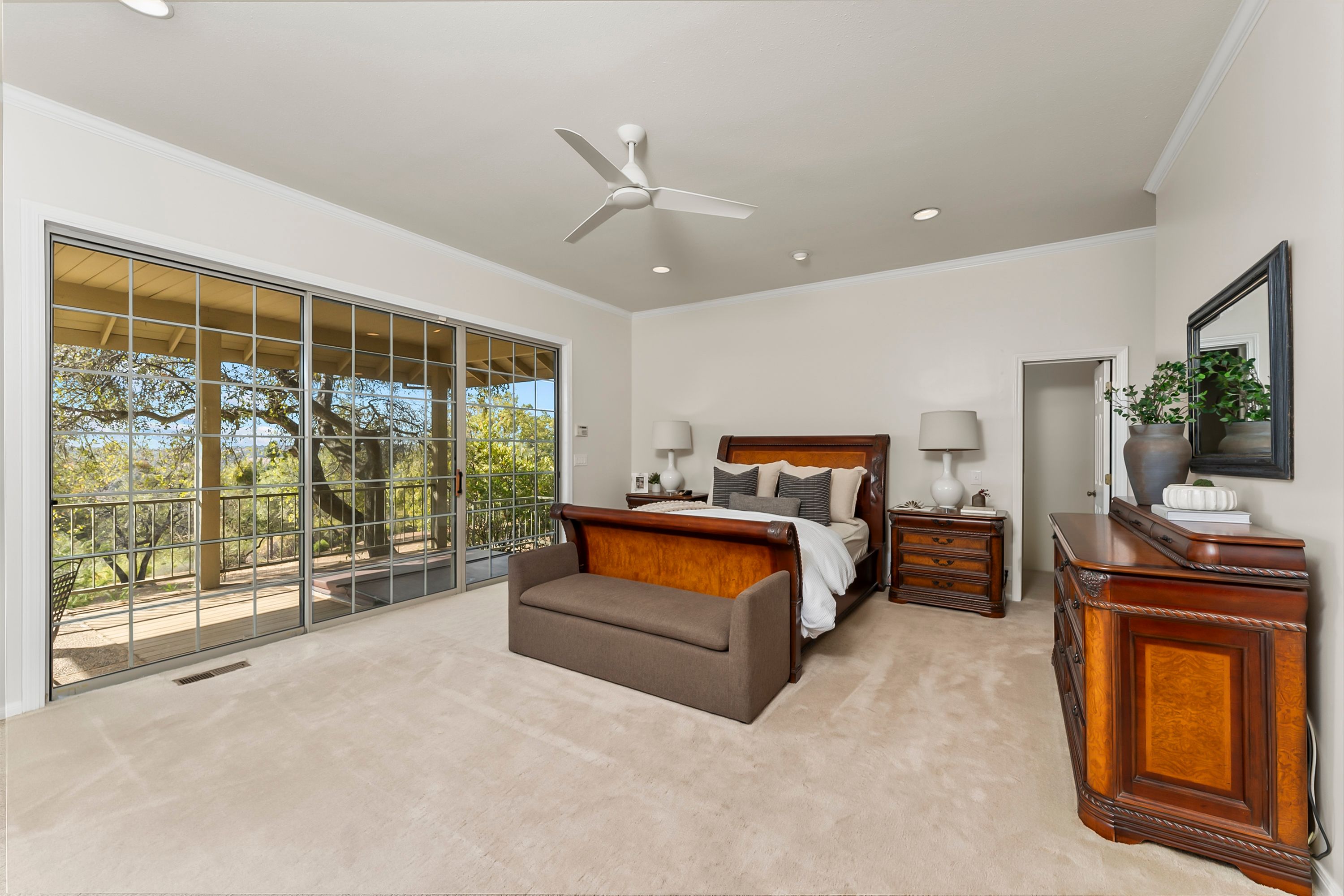  Sweeping Views. Gated Privacy. Minutes from Town - 物件實景