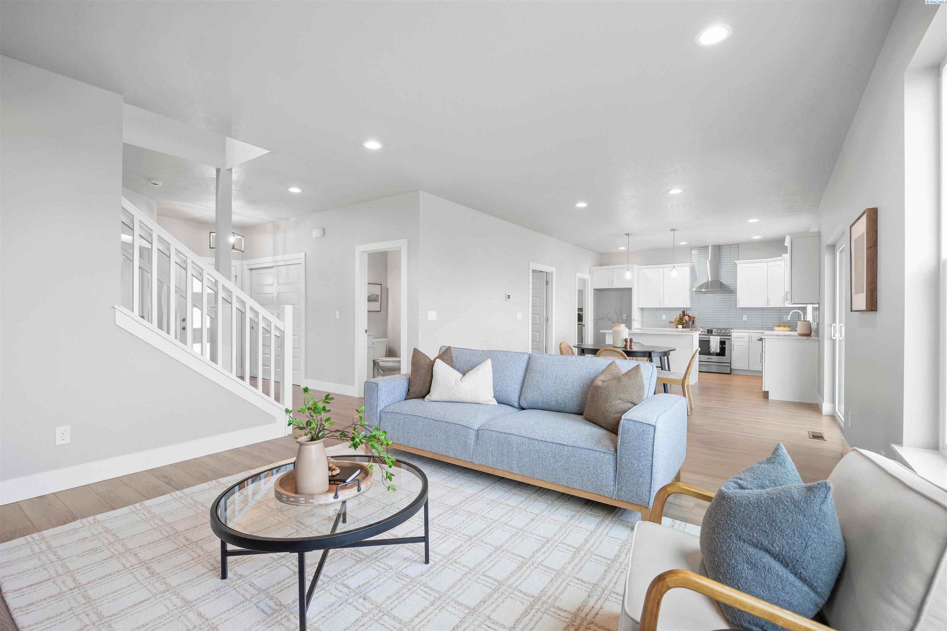 West Richland, Washington, 99353, United States, 4 Bedrooms Bedrooms, ,2 BathroomsBathrooms,Residential,For Sale,2014004