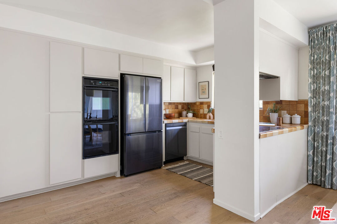 Glendale, California, 91207, United States, 3 Bedrooms Bedrooms, ,3 BathroomsBathrooms,Residential,For Sale,1987777