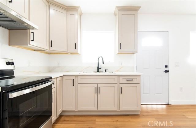 Los Angeles, California, 90001, United States, 5 Bedrooms Bedrooms, ,5 BathroomsBathrooms,Residential,For Sale,2009948