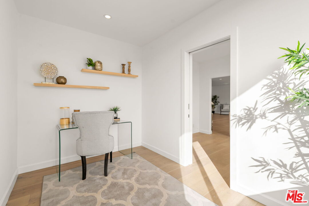 Los Angeles, California, 90046, United States, 3 Bedrooms Bedrooms, ,3 BathroomsBathrooms,Residential,For Sale,1989732