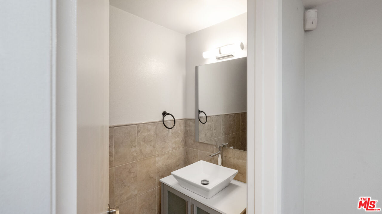Pacific Palisades, California, 90272, United States, 2 Bedrooms Bedrooms, ,3 BathroomsBathrooms,Residential,For Sale,1950825