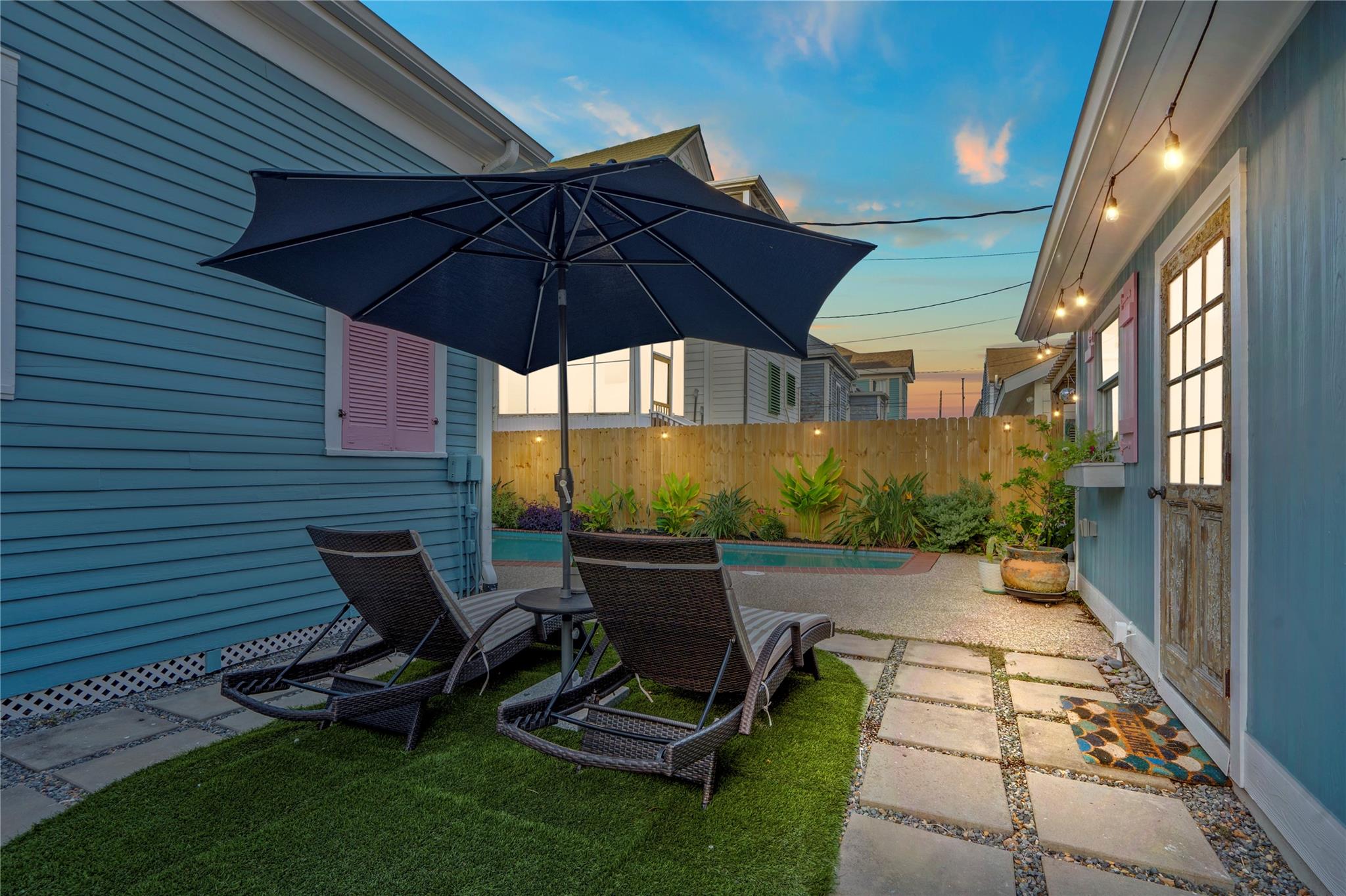 Galveston, Texas, 77550, United States, 4 Bedrooms Bedrooms, ,4 BathroomsBathrooms,Residential,For Sale,1934490