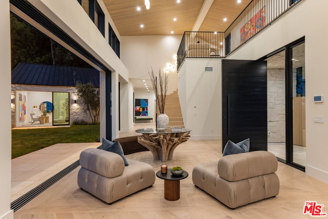 Los Angeles, California, 90049, United States, 5 Bedrooms Bedrooms, ,3 BathroomsBathrooms,Residential,For Sale,1839044