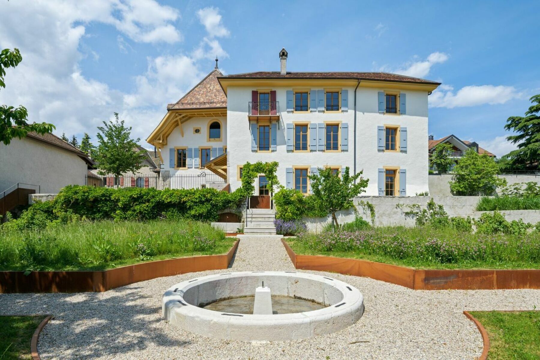 Luxury apartment with lake view