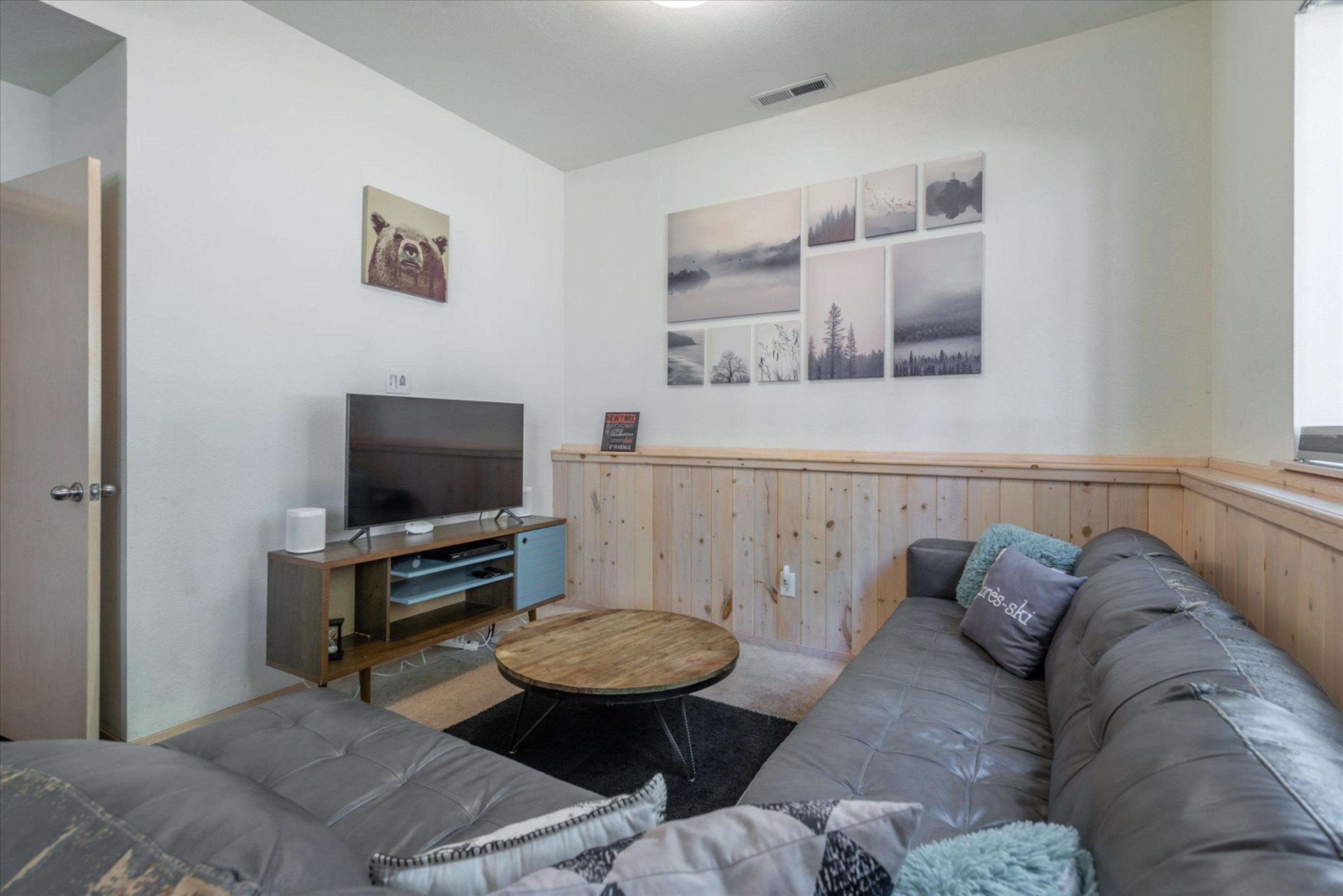 Truckee, California, 96161, United States, 3 Bedrooms Bedrooms, ,2 BathroomsBathrooms,Residential,For Sale,1939259