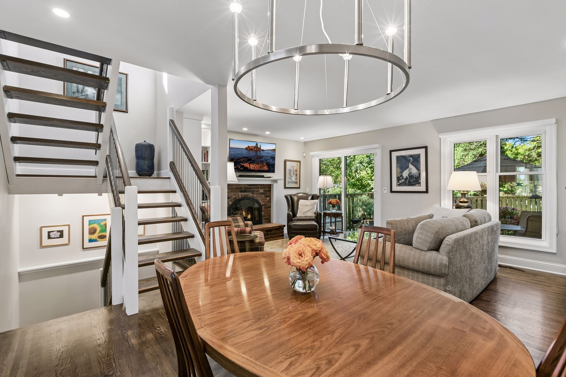  Updated Townhome with Beautiful Green Space Near Lake of the Isles - 物件實景