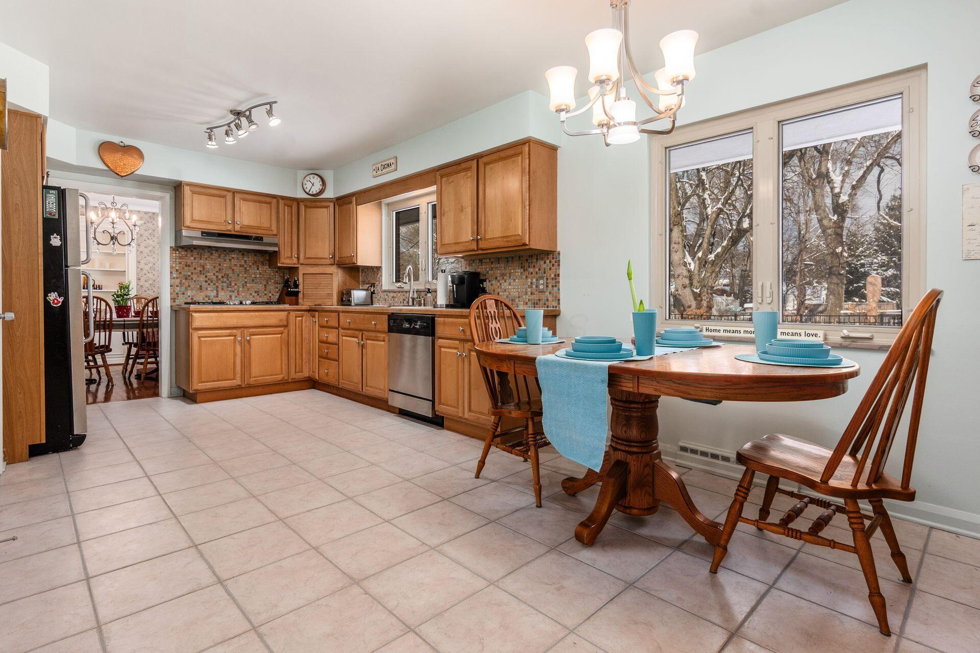 Columbus, Ohio, 43220, United States, 2 Bedrooms Bedrooms, ,3 BathroomsBathrooms,Residential,For Sale,2003078