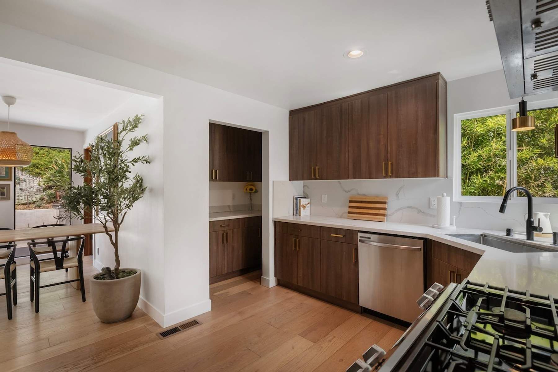  3991 Prospect Avenue - 物件實景