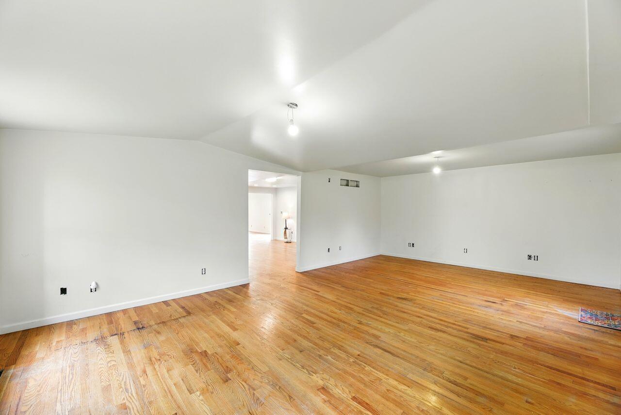 Three Oaks, Michigan, 49128, United States, 3 Bedrooms Bedrooms, ,2 BathroomsBathrooms,Residential,For Sale,1806121