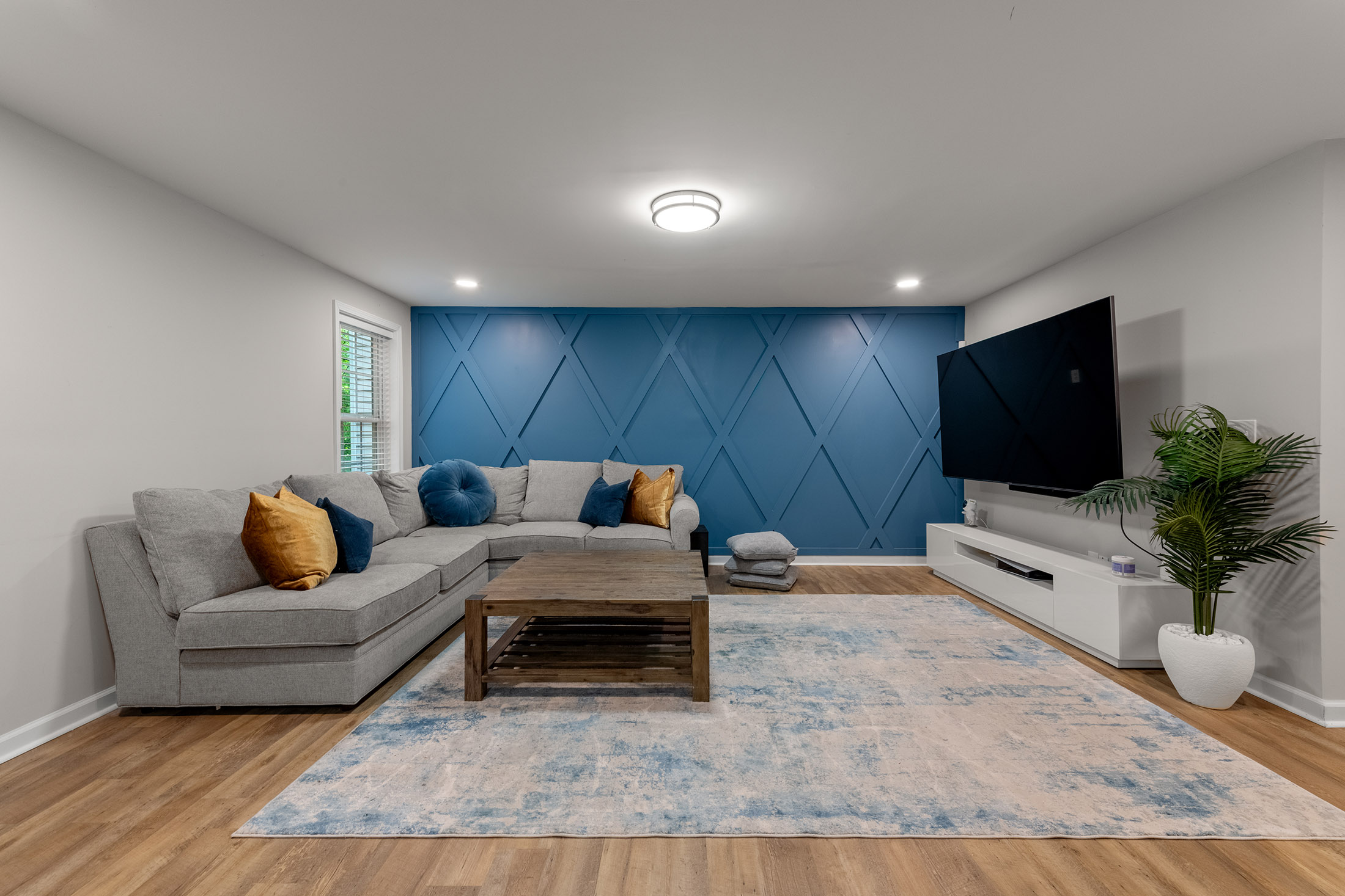  Bright Traditional with Custom Upgrades in Collier Heights - 物件實景