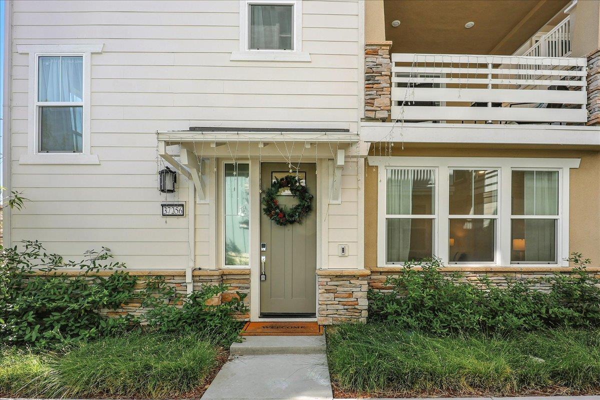Newark, California, 94560, United States, 4 Bedrooms Bedrooms, ,4 BathroomsBathrooms,Residential,For Sale,1926207