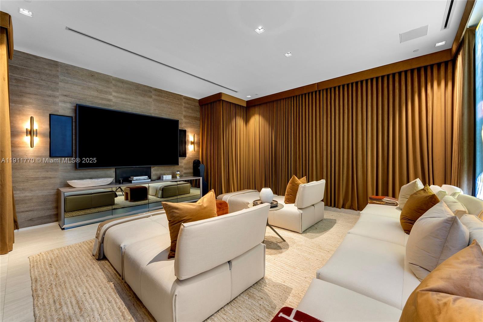 Miami, Florida, 33132, United States, 6 Bedrooms Bedrooms, ,7 BathroomsBathrooms,Residential,For Sale,1991375