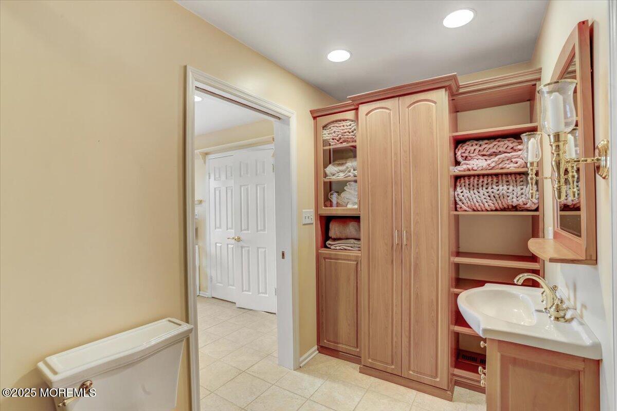 Freehold, New Jersey, 07728, United States, 5 Bedrooms Bedrooms, ,4 BathroomsBathrooms,Residential,For Sale,1974683