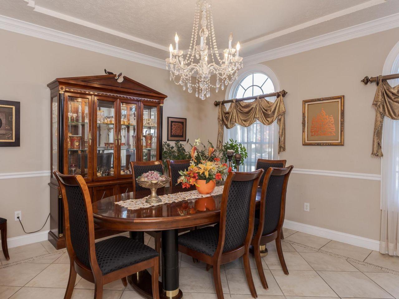 Bloomington, Illinois, 61704, United States, 6 Bedrooms Bedrooms, ,5 BathroomsBathrooms,Residential,For Sale,1793888