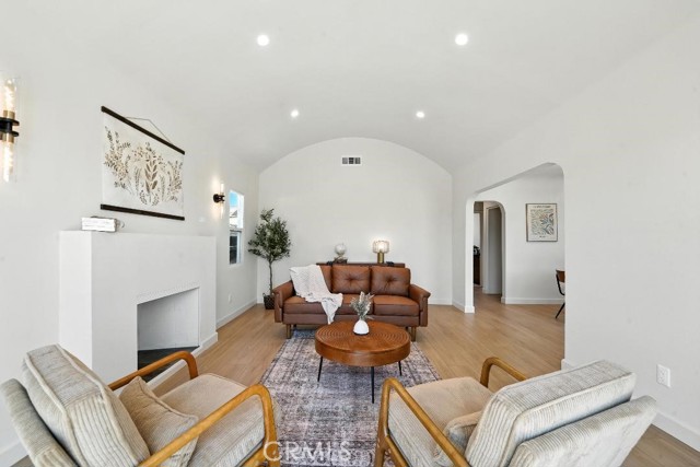 Los Angeles, California, 90047, United States, 2 Bedrooms Bedrooms, ,1 BathroomBathrooms,Residential,For Sale,1931477